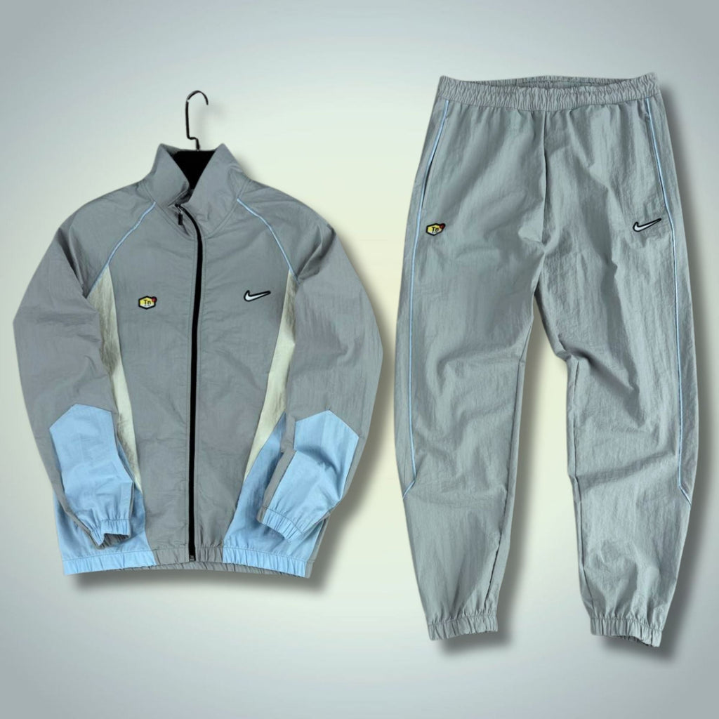Nike TN Férfi Woven Sportos Öltöny. Szürke
