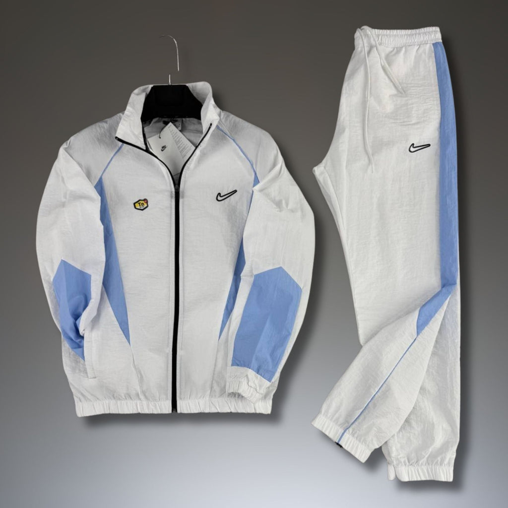 Nike TN férfi vízlepergető szabadidőruha, fehér-világoskék. Prémium