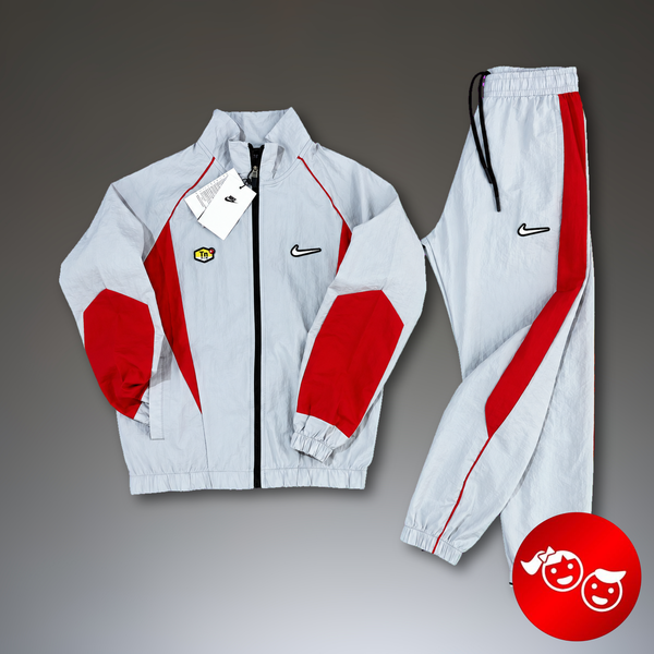 Nike TN gyerek vízlepergető szabadidőruha, világosszürke - piros. Prémium minőség