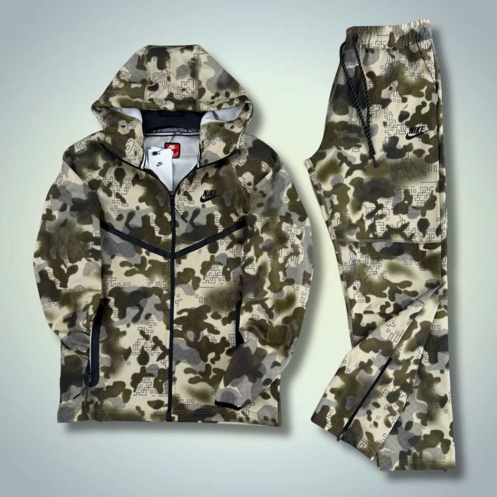 Nike Tech Fleece férfi vízálló melegítő szett, terepmintás. Prémium minőség