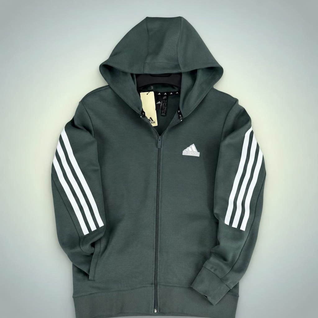 Adidas férfi pulóver kapucnival, három csíkkal, zsályazöld. Prémium minőség