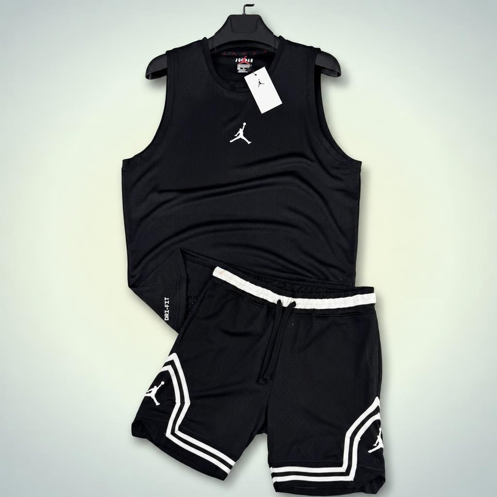 Jordan férfi rövid sportos szett trikóval, fehér szürkével. Dri-Fit. Prémium minőség