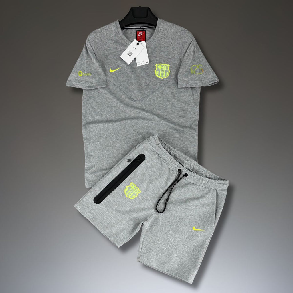 Nike Barcelona Tech Fleece férfi szett rövidnadrággal, klasszikus szürke. Prémium minőség