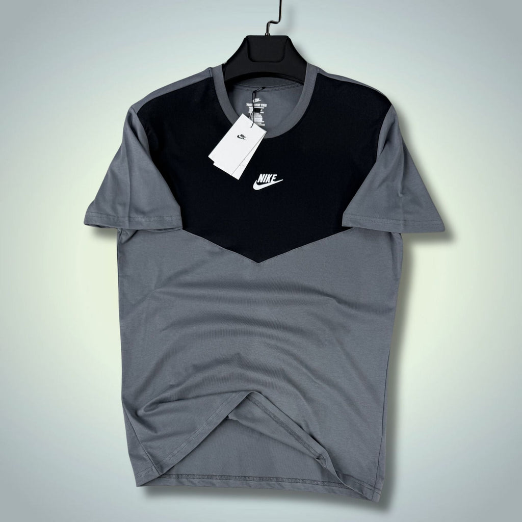 Férfi sötétkék Nike Tech Fleece póló. 2026-os modell. Prémium minőség