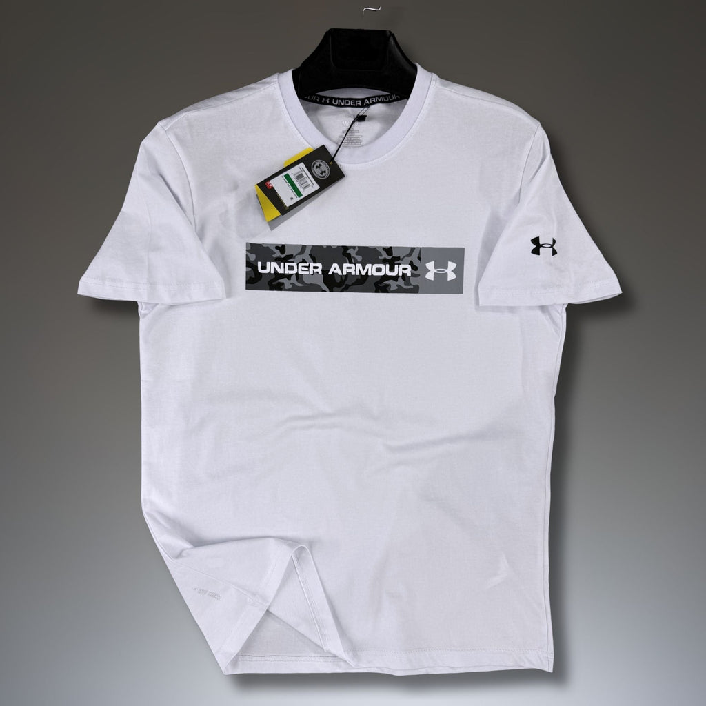 Férfi fehér póló Under Armour, kamuflázs logóval. Prémium minőség