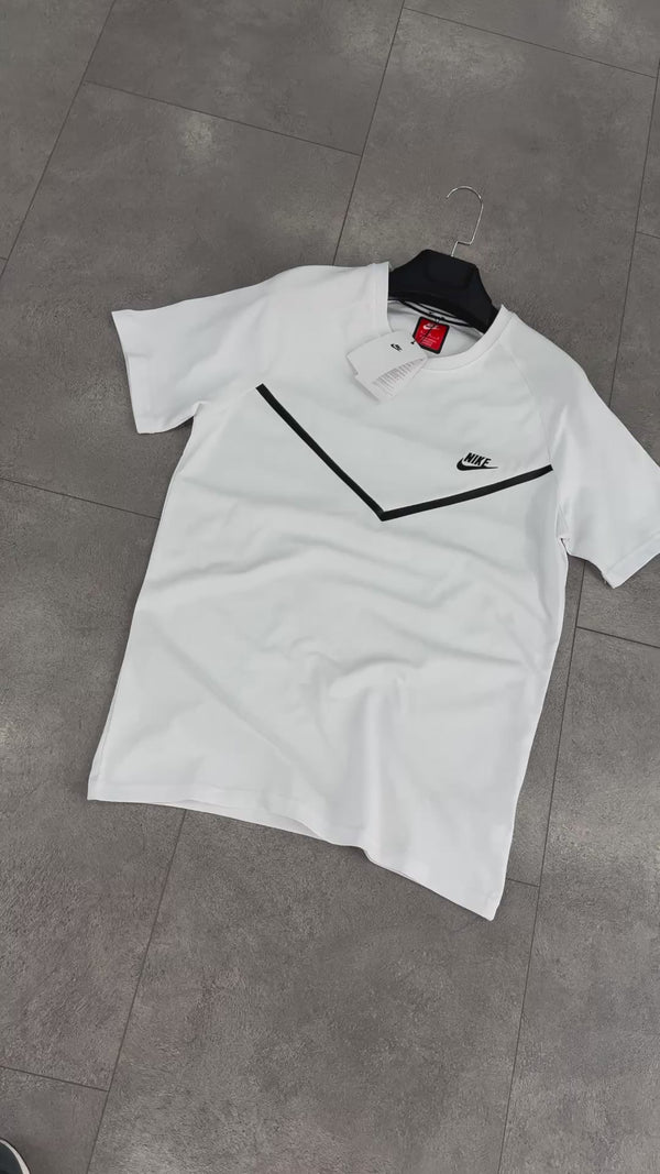 Nike Tech Fleece gyerekpóló, törtfehér. Modell 2024. Prémium minőségű