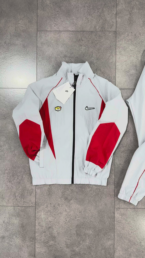 Nike TN gyerek vízlepergető szabadidőruha, világosszürke - piros. Prémium minőség