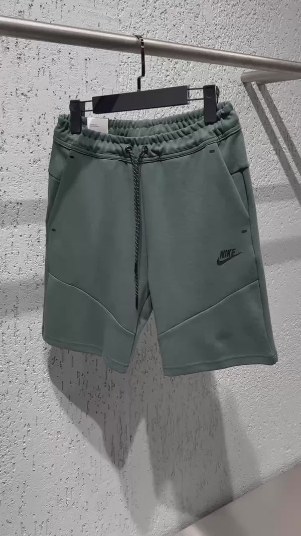 Nike Tech Fleece férfi rövidnadrág, zsályazöld. Modell 2024. Prémium minőség
